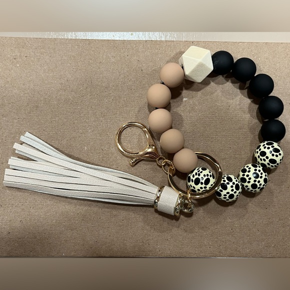 🐾 2/$18 Paw Print Bead Key Ring Keychain - Picture 1 of 3